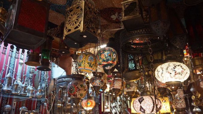 Orientalische Souvenirs auf dem Souk