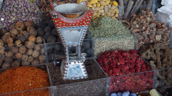Große Gewürzauswahl auf dem Souk