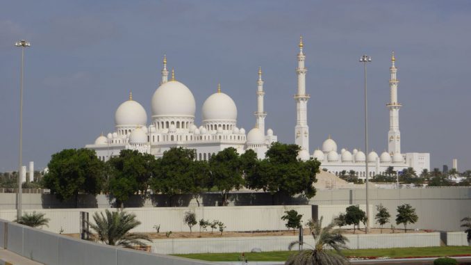 Weiße Schönheit: die Sheikh-Zayed-Moschee