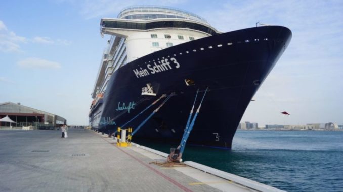 Die Mein Schiff 3 an ihrem Liegeplatz in Abu Dhabi