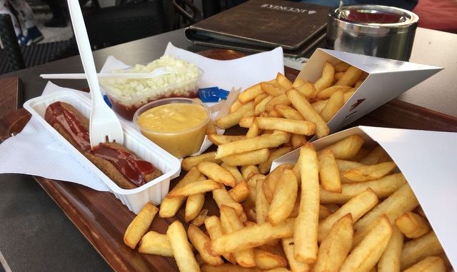 Leckere belgische Pommes zu Mittag