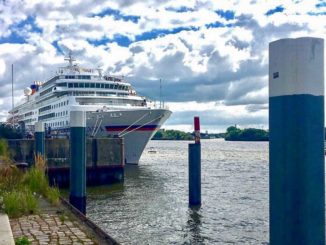 Die MS Europa in der Hamburger Hafencity