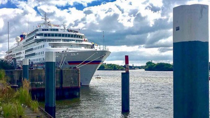 Die MS Europa in der Hamburger Hafencity