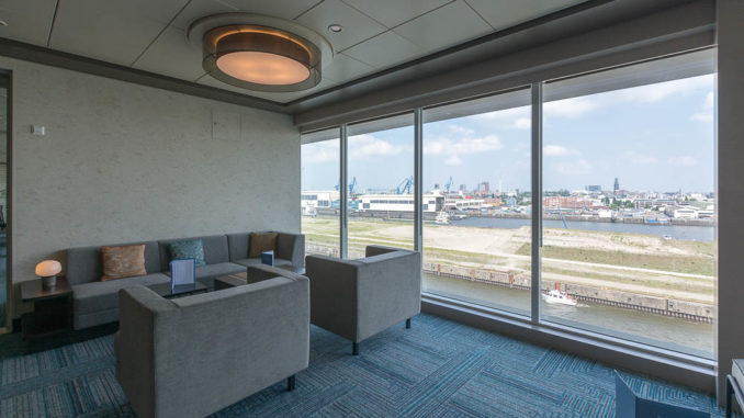 Nur noch zur Seite geht der Blick aus der Himmel & Meer Lounge