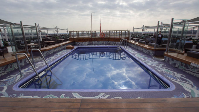 Der zweite Pool am Lido Deck