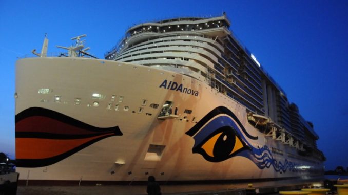 Die AIDAnova hat am Dienstagabend das Baudock der Meyer Werft verlassen. Foto: Christoph Assies