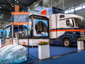 Der Truck samt moderner Technik dient als mobiles Eventcenter und Messestand. Foto: Hapag-Lloyd Cruises