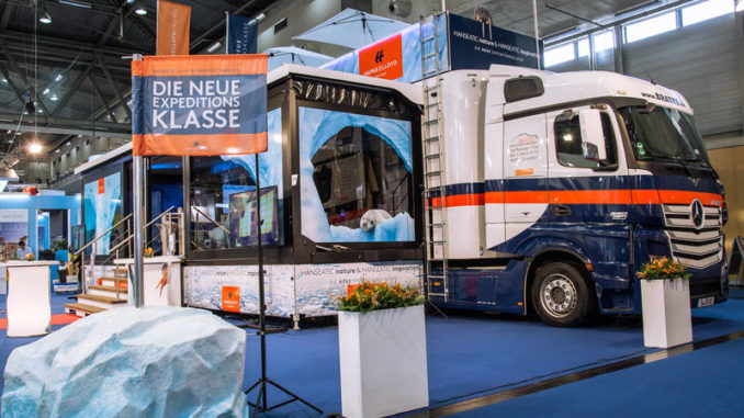 Der Truck samt moderner Technik dient als mobiles Eventcenter und Messestand. Foto: Hapag-Lloyd Cruises
