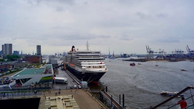 Ausblick auf den Hamburger Hafen