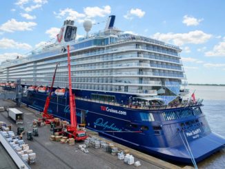 Proviantierung der Mein Schiff 5 in Bremerhaven