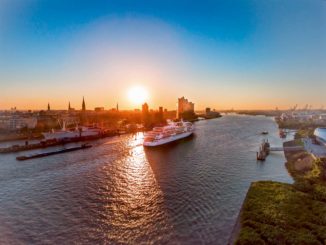 Die MS Europa im Hamburger Hafen. Foto: Hapag Lloyd Cruises