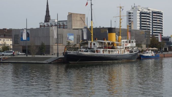 Blick vom neuen Hafen auf das Auswandererhaus