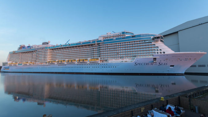 Spectrum of the Seas vor der Überführung an der Meyer Werft
