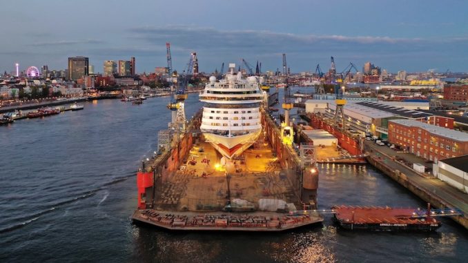 AIDAluna im Dock 11 der Werft Blohm + Voss. Foto: Carsten Neff/ AIDA Cruises