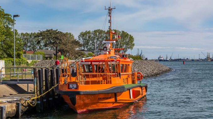 Lotsenboot in Warnemünde