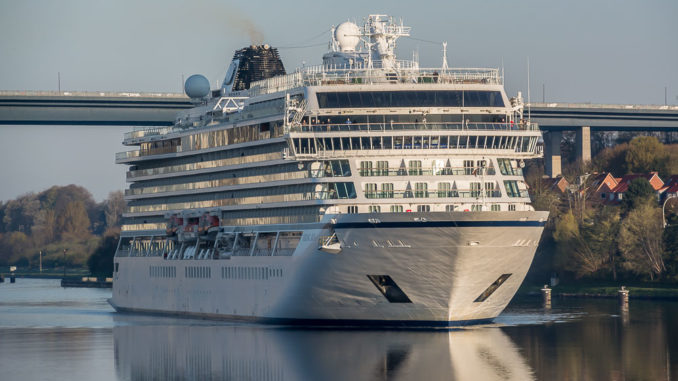 Viking Sky im Nord-Ostsee-Kanal
