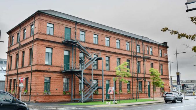 Im ehemaligen Bürogebäude der Werft ist heute ein Hotel