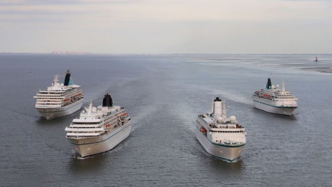Phoenix Flottentreffen mit allen vier Hochseeschiffen in Bremerhaven. Foto: Phoenix Reisen