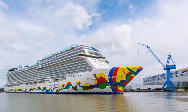 Kelly Clarkson tauft die Norwegian Encore