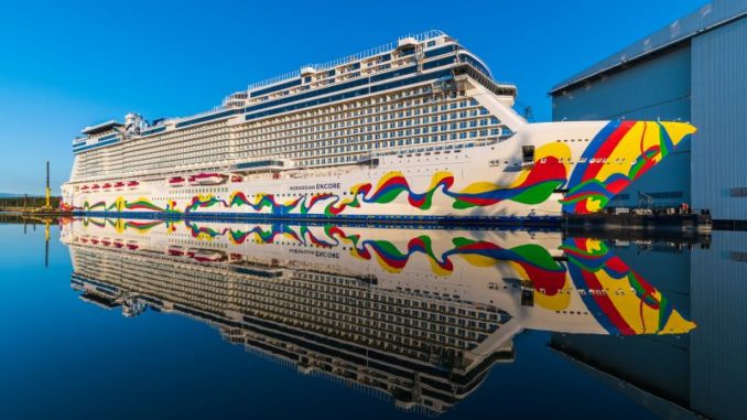 Die Norwegian Encore im Werfthafen der Meyer Werft. Foto: Ingrid Fiebak-Kremer