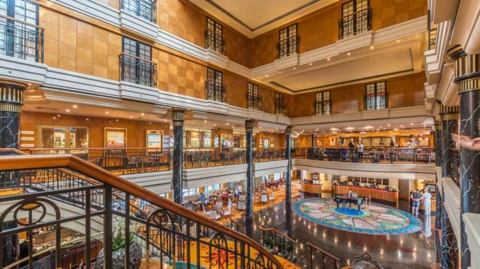Atrium der Norwegian Spirit