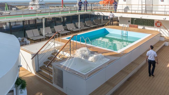 Pooldeck der World Explorer