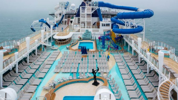 Pooldeck der Norwegian Encore