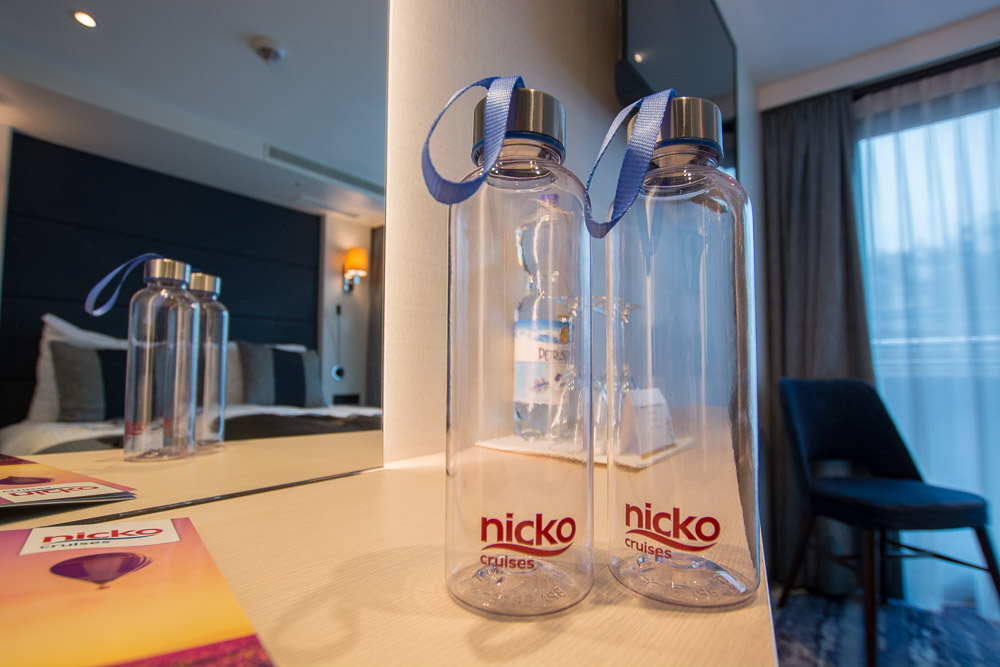 Wasserflaschen für jeden Gast für mehr Nachhaltigkeit an Bord