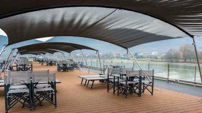 Sonnendeck der nickoVISION - hierüber verlassen wir auch das Schiff