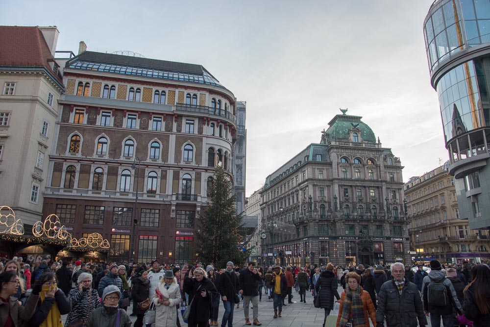 Auf dem Stephansplatz wimmelt es vor Touristen