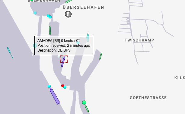 Amadea hat an der Werft angelegt