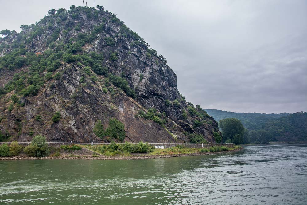 Vorbei am Loreley-Felsen