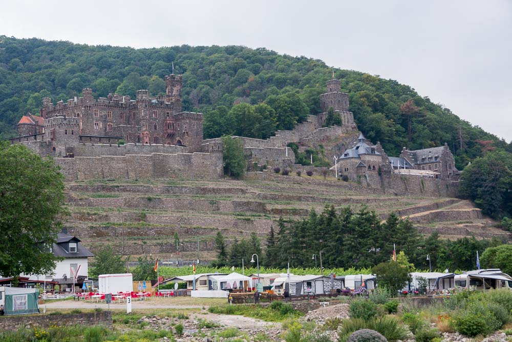 Burgen und Schlösser entlang des Rheins