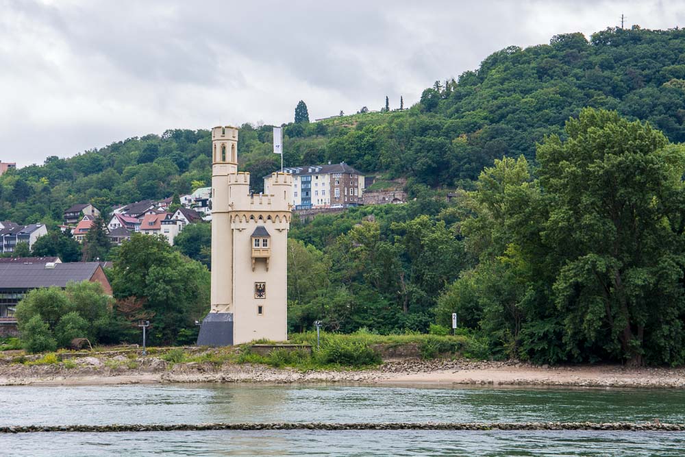 Burgen und Schlösser entlang des Rheins
