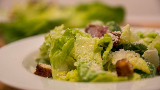 Der Caesar Salad ist gerade bei Amerikanern sehr beliebt