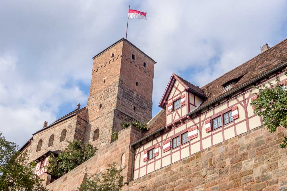 Die Kaiserburg thront über Nürnberg