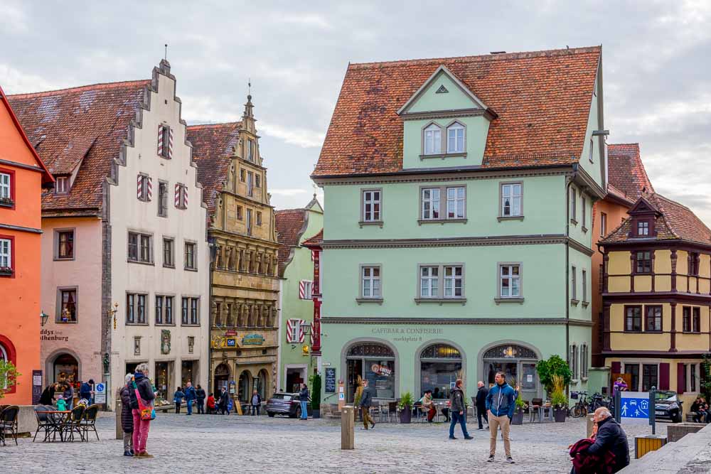 Am Marktplatz in Rothenburg ob der Tauber